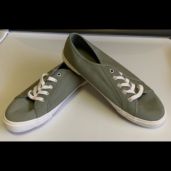 Old Navy Shoes - Old Navy NWOT Tennis Shoes